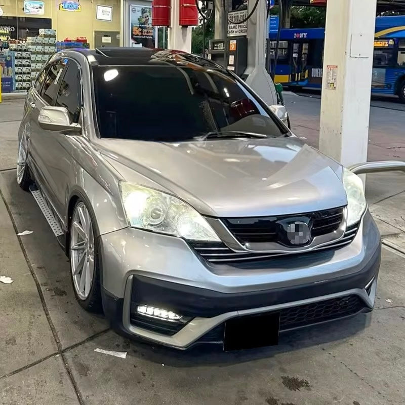 Front bumper kit for Honda CR-V 2007-2011 with conversion to the new 2020-2022 model.